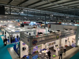 Στις εκθέσεις είμαστε παρόντες